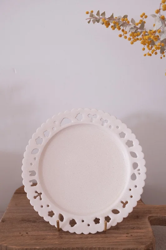 Tomoko Sano 佐野 智子 Garden Plate - 17cm